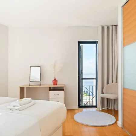 Forum Glam 5b By Homie * Funchal (Madeira)